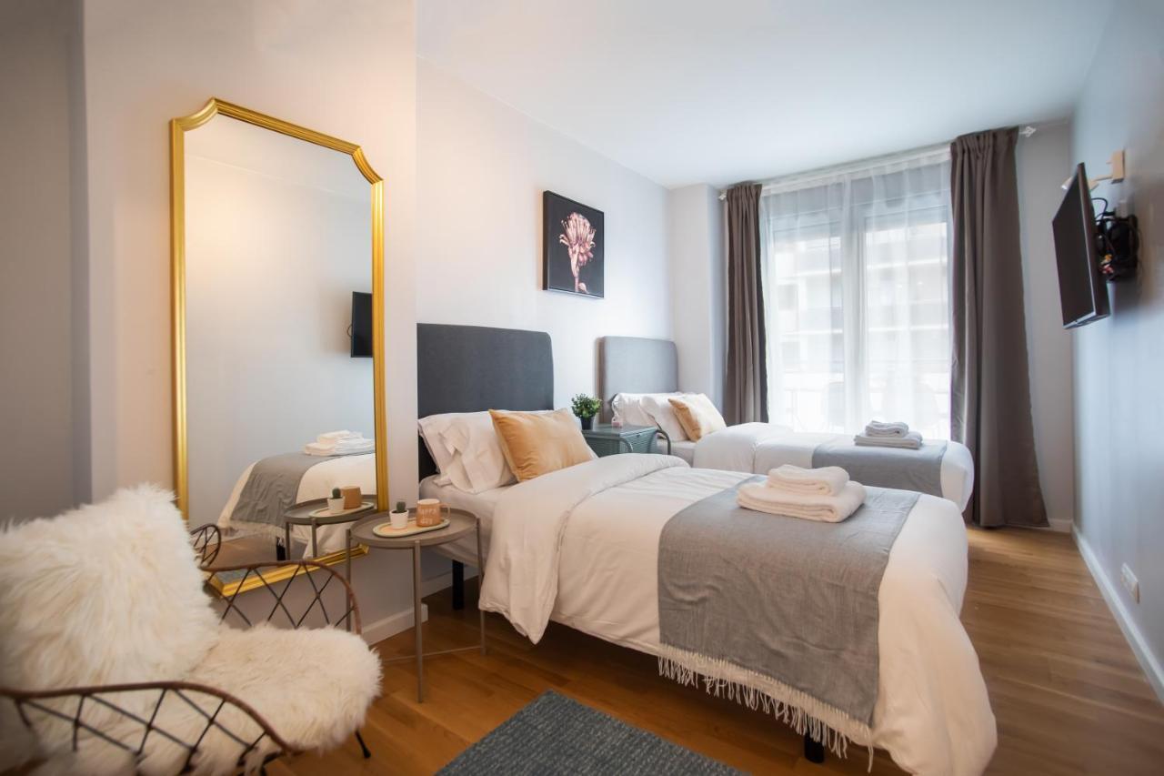 Tendency Apartments Forum サン・アドリア・デ・ベソス エクステリア 写真