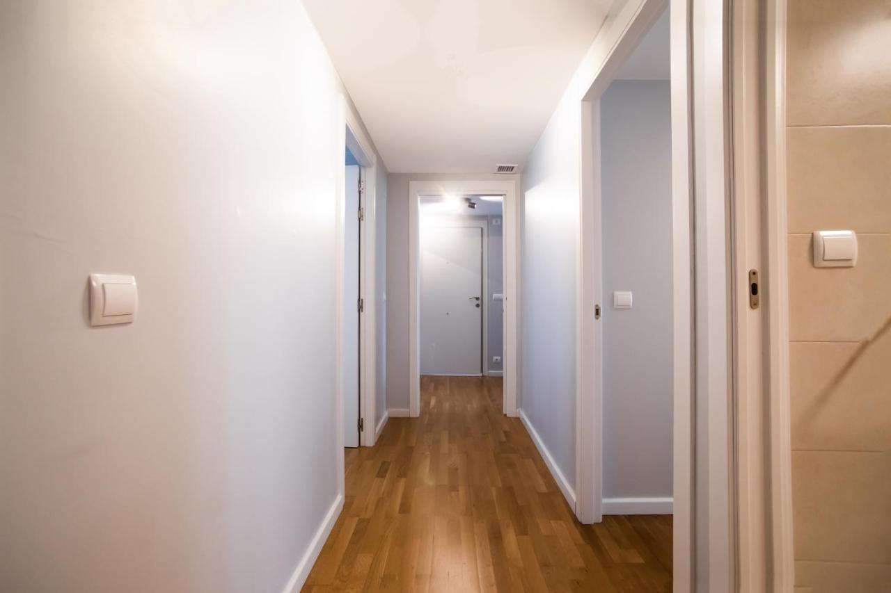 Tendency Apartments Forum サン・アドリア・デ・ベソス エクステリア 写真